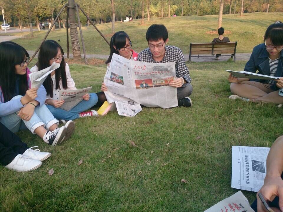 十大买球平台排行榜2012级党支部学习贯彻十八届四中全会精神