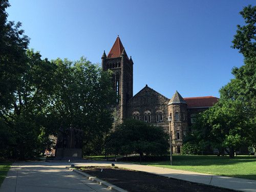 UIUC香槟那些事儿 十大买球官网5名本科生就读UIUC硕士