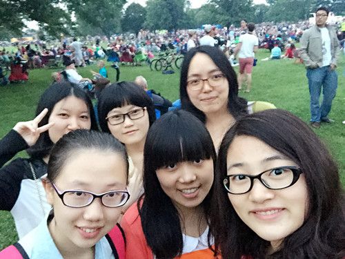 UIUC香槟那些事儿 十大买球官网5名本科生就读UIUC硕士