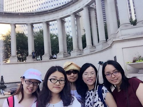 UIUC香槟那些事儿 十大买球官网5名本科生就读UIUC硕士