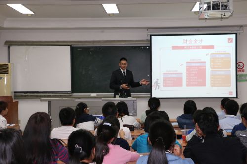十大买球官网举办2015级国际班新生专业介绍会
